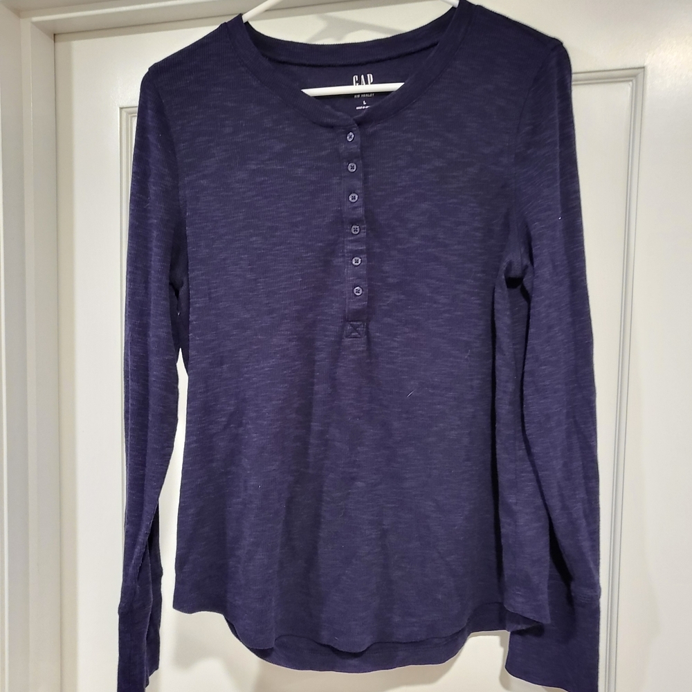GAP Women's Modern Rib Henley Top